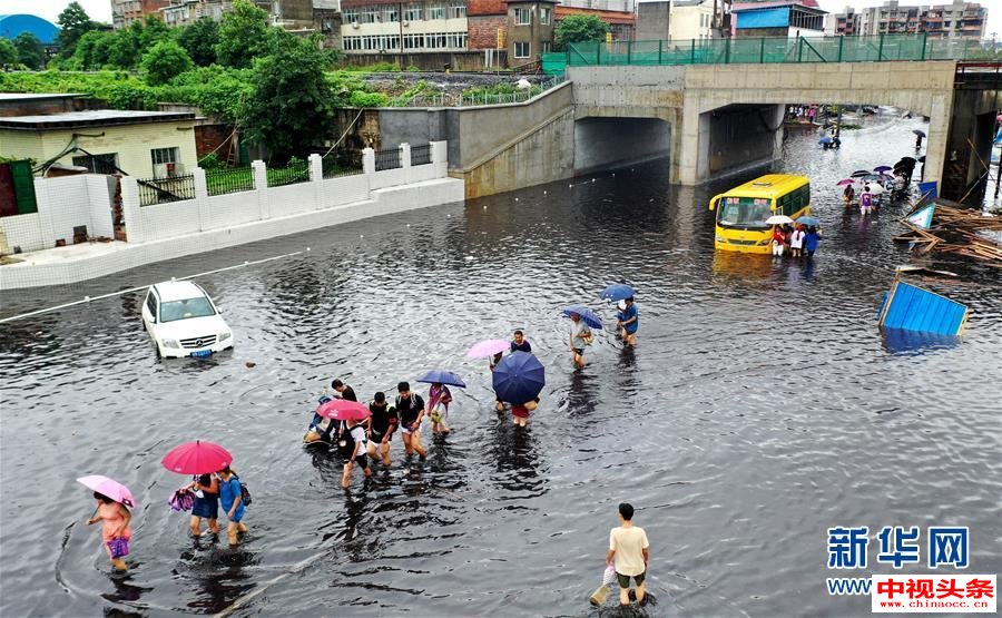 广西柳州遭遇暴雨袭击